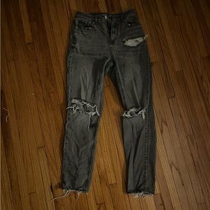 AMERICAN EAGLE MOM JEANS